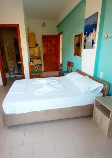 Glossa House | Pansion Platana