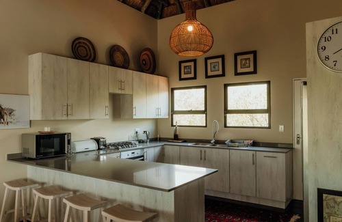 Thorny Bush Game Reserve Cabin | Panzi Lodge