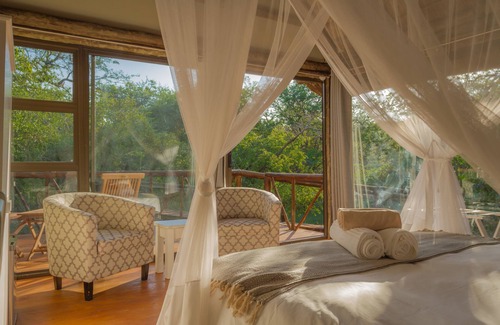 Thorny Bush Game Reserve Cabin | Panzi Lodge