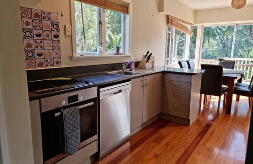 New Plymouth House | Papa's Place/entire house