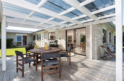 Papamoa Beach House | Papamoa Sea Renity - Two minutes walk to beach