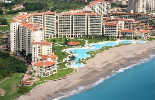 Marina Vallarta Apartment | Paradise apartment, private beach condo Bay View Grand