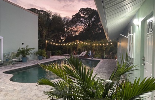 Seminole Apartment | Paradise Awaits at Adult Only “The Blue Room”