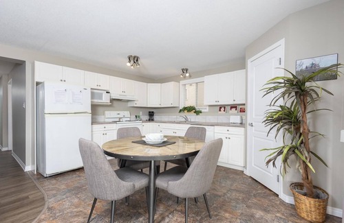 Lethbridge Condo | Paradise Canyon Golf Resort - Signature Walkout Condo 382