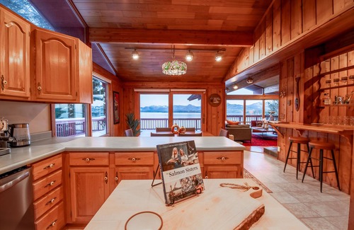 Ketchikan House | Paradise Cove - A Mid-Century Modern Waterfront Retreat