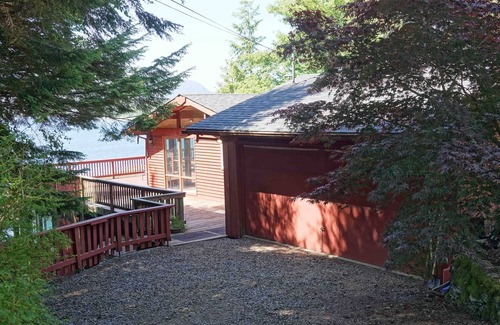 Ketchikan House | Paradise Cove - A Mid-Century Modern Waterfront Retreat