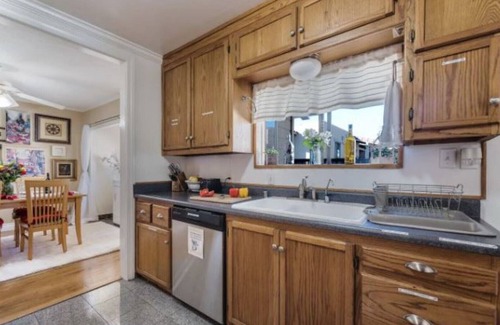 Brea House | Paradise Cove - Attached Bath & Equipped Kitchen