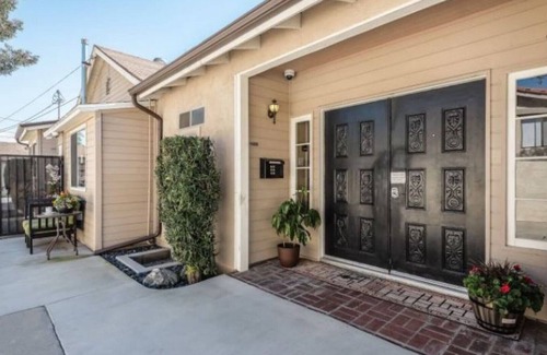 Brea House | Paradise Cove - Attached Bath & Equipped Kitchen