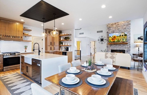 Sunrise Beach House | Paradise Cove - Private Pool, Cabana, & More!