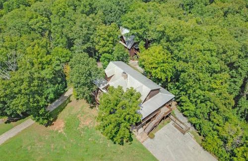 Sevierville House | Paradise Glenn, Huge Cabin, Hot Tub, Game Room, 685 FREE tickets each paid day!
