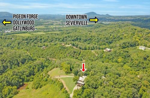 Sevierville House | Paradise Glenn, Huge Cabin, Hot Tub, Game Room, 685 FREE tickets each paid day!