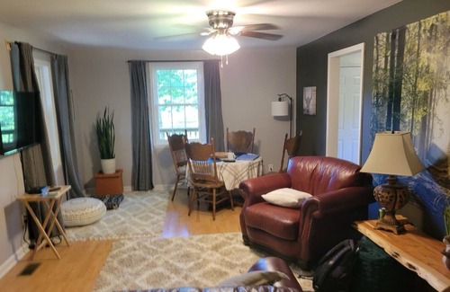 McMinnville Cabin | Paradise Grove: 2 BR, 2 BA Cabin or Bungalow in McMinnville, Sleeps 6