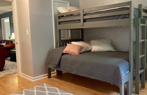 McMinnville Cabin | Paradise Grove: 2 BR, 2 BA Cabin or Bungalow in McMinnville, Sleeps 6