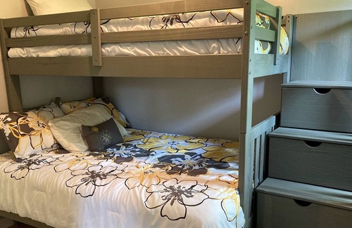 McMinnville Cabin | Paradise Grove: 2 BR, 2 BA Cabin or Bungalow in McMinnville, Sleeps 6