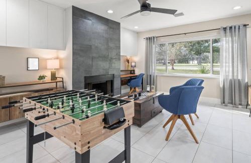 Temple Terrace House | Paradise in Blue is a 5BR Contemporary Modern Screened in Heated Pool Home that Sleeps 12 in Temple Terrace Neighborhood near Busch Gardens & USF
