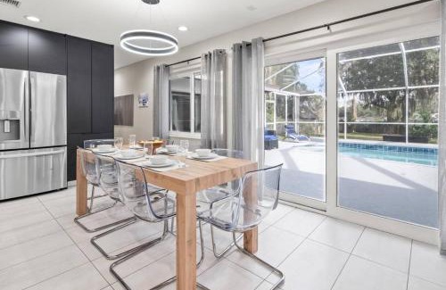 Temple Terrace House | Paradise in Blue is a 5BR Contemporary Modern Screened in Heated Pool Home that Sleeps 12 in Temple Terrace Neighborhood near Busch Gardens & USF
