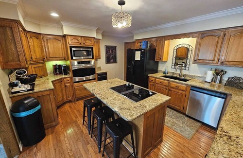 Hot Springs Village House | Paradise Lakefront w/optional Boat Rental