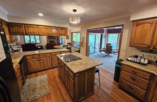 Hot Springs Village House | Paradise Lakefront w/optional Boat Rental