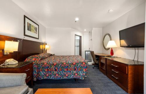 Winnetka Hotel | Paradise Lodge - Canoga Park, Los Angeles