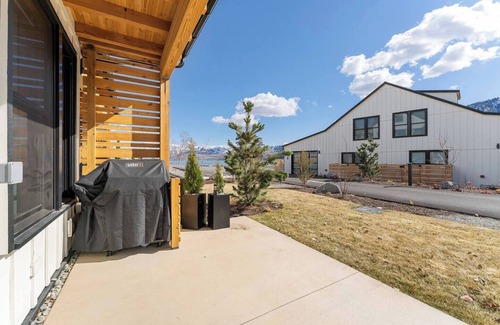 Wapato Point House | Paradise on the Point