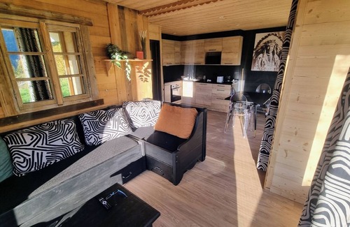 Peisey-Nancroix Apartment | Paradiski. Très Belle vue Montagne. Calme Absolu. Commerce et Télésiège à Pied