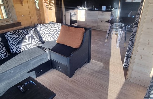 Peisey-Nancroix Apartment | Paradiski. Très Belle vue Montagne. Calme Absolu. Commerce et Télésiège à Pied