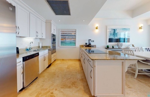 Maho Condo | ☀️⛱️ Paradiso by IRE Vacations - Luxury 2 Bedroom Condo Steps to the Beach!