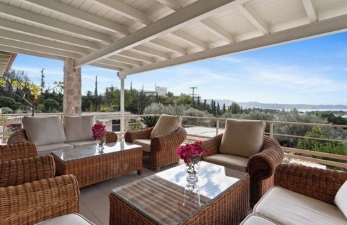 Agii Anargiri Villa | Paragon of Hinitsa – Where Seaside Luxury Meets Timeless Elegance