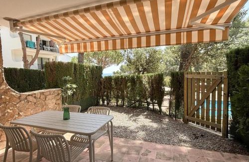 Calella de Palafrugell Apartment | Parc Golfet - Apartamento para 3 con WiFi, AC y Piscina