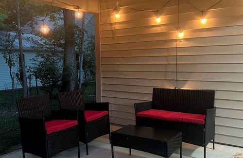 Oxford Apartment | Parent Retreat. Charming 2-bedroom apartment walkable to campus