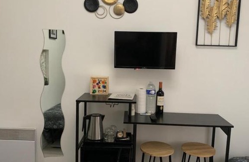 Amerique Apartment | Paris Golden Studio