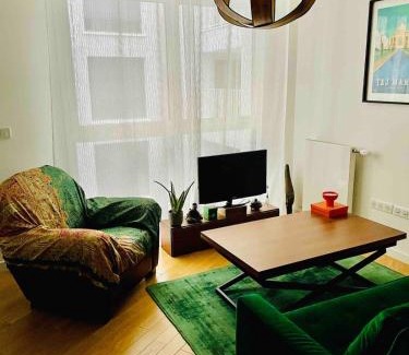 Issy-les-Moulineaux Apartment | Paris, la plus belle ville du monde!