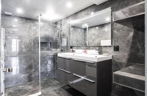 Saint-Merri Apartment | Paris Marais Beaubourg Area
