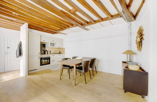 3rd Arrondissement Apartment | Paris Marais Bretagne Temple