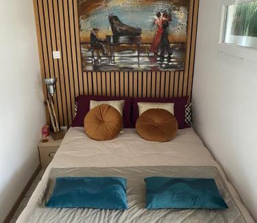 Pantin Apartment | Paris-Zénith-bienvenue-terrasse-Netflix