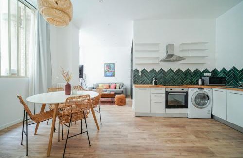 Hopital Saint-Louis Apartment | Parisuites Central Canal Saint Martin Design & Luxe & Cosy