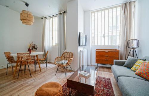 Hopital Saint-Louis Apartment | Parisuites Central Canal Saint Martin Design & Luxe & Cosy