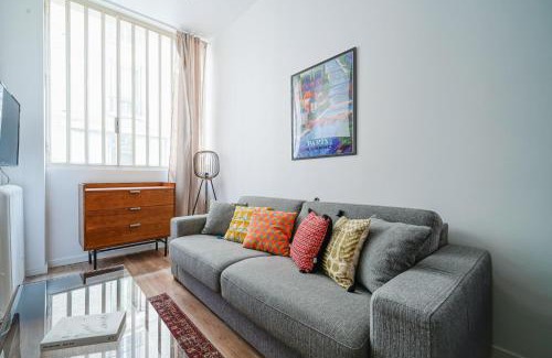 Hopital Saint-Louis Apartment | Parisuites Central Canal Saint Martin Design & Luxe & Cosy