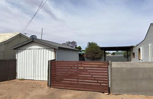 Broken Hill House | Park, Outdoor Gym, Sports Oval, 3 Queen Room House