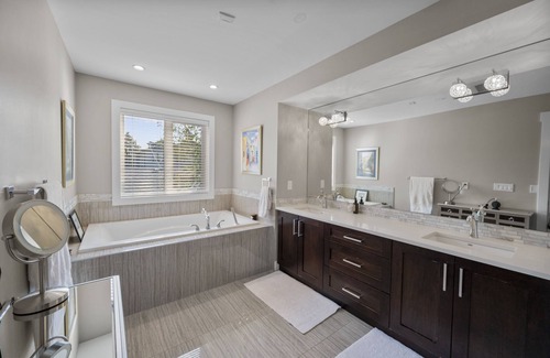 Banff Trail House | Park Side - Min to DT - 3BR - Garage - Chefs Kitchen