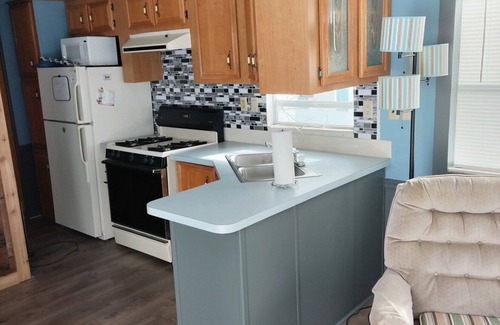 Perry House | Park unit #4 for rent by Silver Lake NY