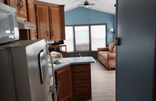 Perry House | Park unit #4 for rent by Silver Lake NY