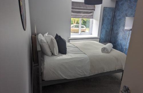 Salfords Apartment | Park View Garden apartment