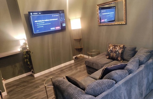 Bloxwich House | Parkdale-2 Bedroom House in Sheldon Birmingham