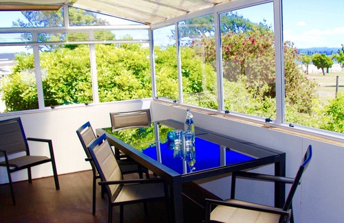 Tahunanui Cottage | PARKERS COVE - NELSON HOLIDAY HOME, family friendly in Nelson