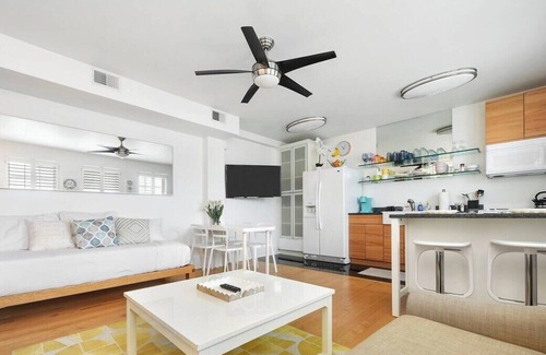 Bloomfield Apartment | ♥Parking★ 5★ Location ♛King Bed♥West Penn Hospita