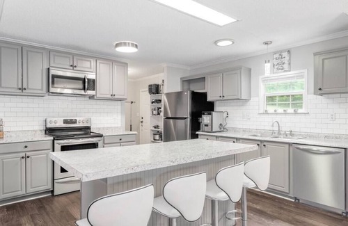 Madison House | Parking for 75+ Travel Workers Welcome