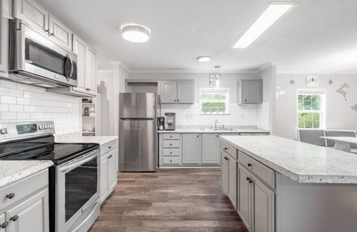 Madison House | Parking for 75+ Travel Workers Welcome