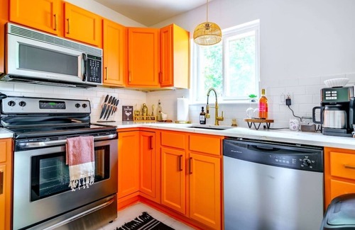 Italian Village House | Parking Free – Short North – Convention – King Bed