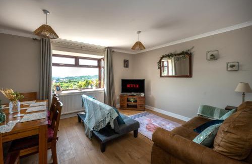 Llandarcy Apartment | Parking - Garden - Views - M4 Work Stay